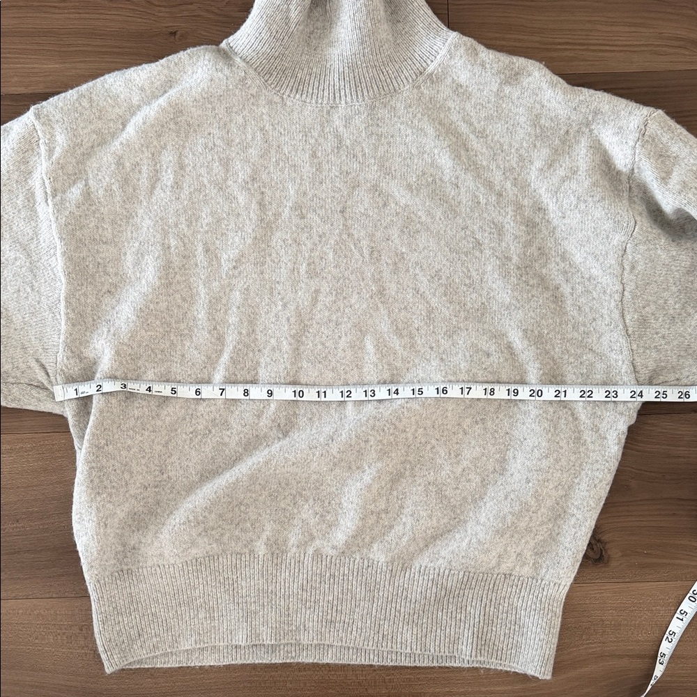 H&M Women's Turtleneck Sweater - Picture 5 of 7